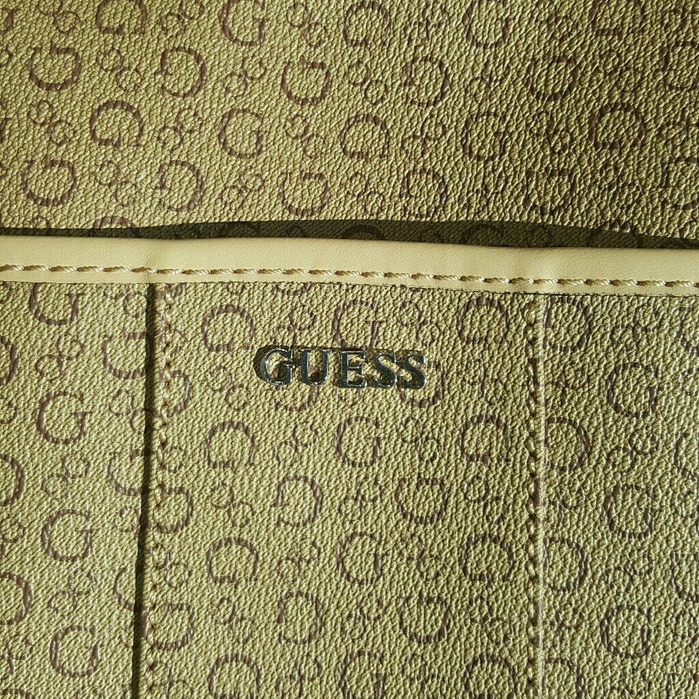 Crossbody - Picture 2 of 4